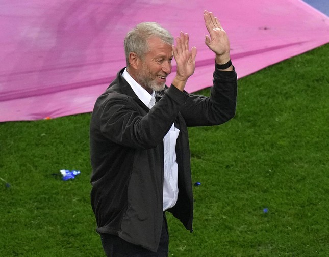 Chia tay Chelsea, Roman Abramovich chọn đội bóng mới để đầu tư