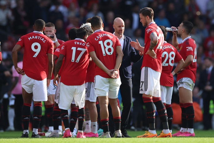 Man United vững Top 3, Leicester và Leeds United rớt hạng