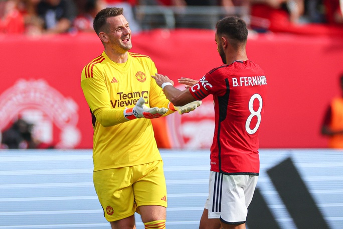 Arsenal gục ngã trước Man United tại sân MetLife 80.000 khán giả