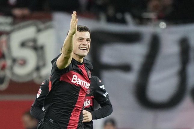 Bayer Leverkusen tiếp tục bất bại tại Bundesliga