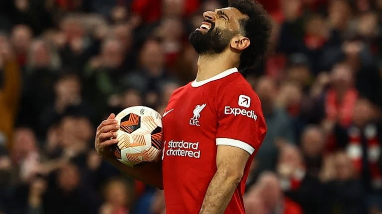 Premier League nguy cơ mất vé đặc cách Champions League