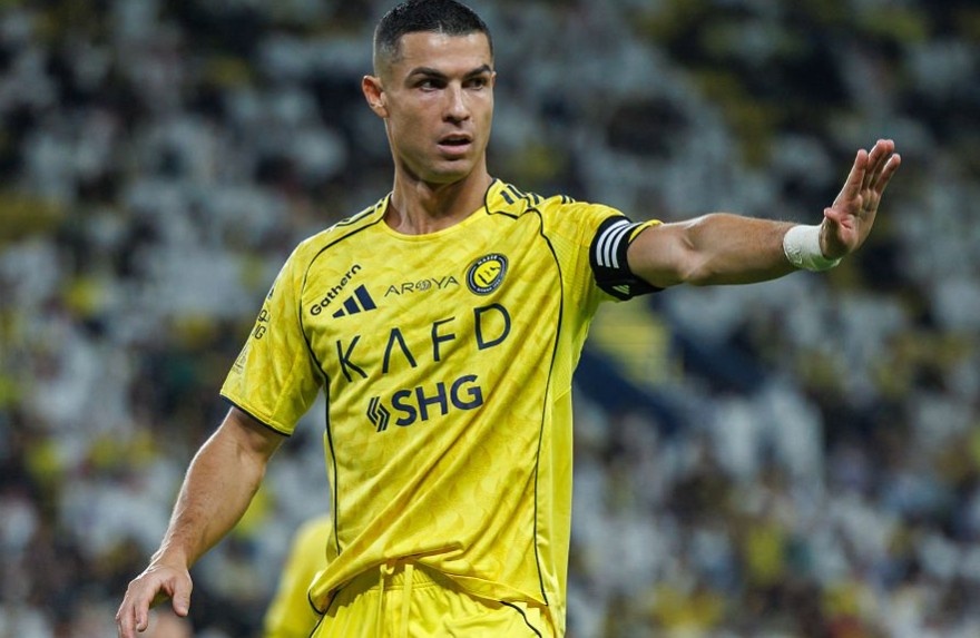 Ronaldo tạo cột mốc lịch sử