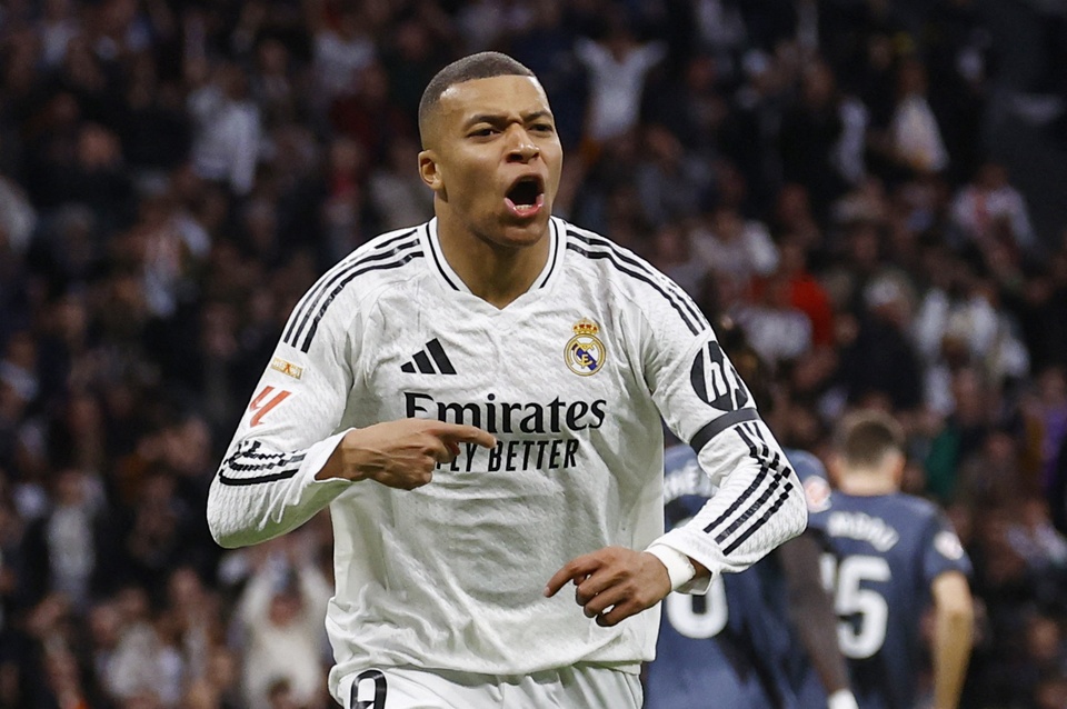 Real Madrid bằng điểm Barcelona