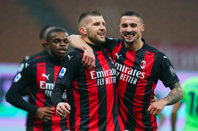 Milan tiệm cận kỷ lục 72 năm của Barca
