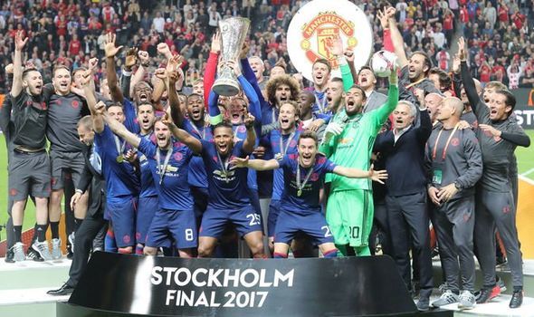 Mourinho mỉa mai: ‘Tôi hết thời nhưng giành 3 chức vô địch’